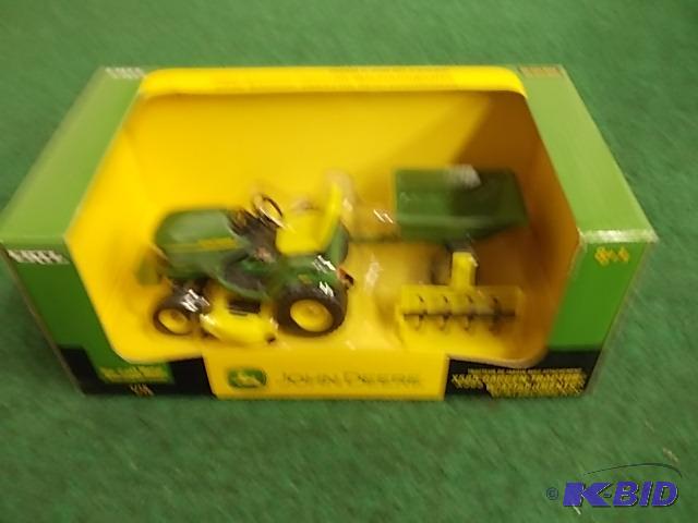 lot 85 image: Ertl&nbsp116 John Deere X585 Garden Tractor...