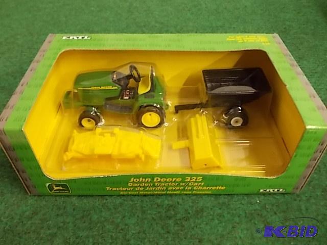 lot 87 image: Ertl 116 John Deere 325 Garden Tractor With ...