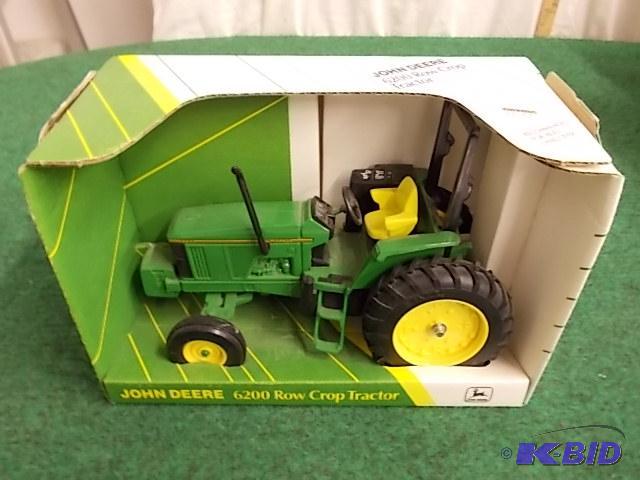 lot 89 image: Ertl 116 John Deere 6200 Row Crop Tractor...