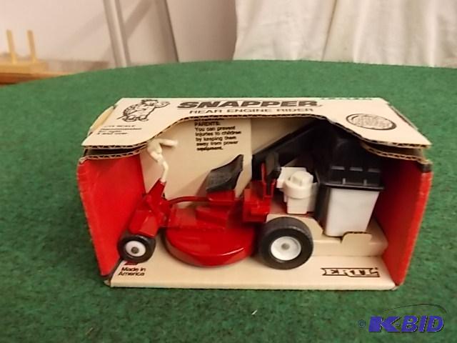 lot 94 image: Ertl 112 Snapper Lawn Mower...
