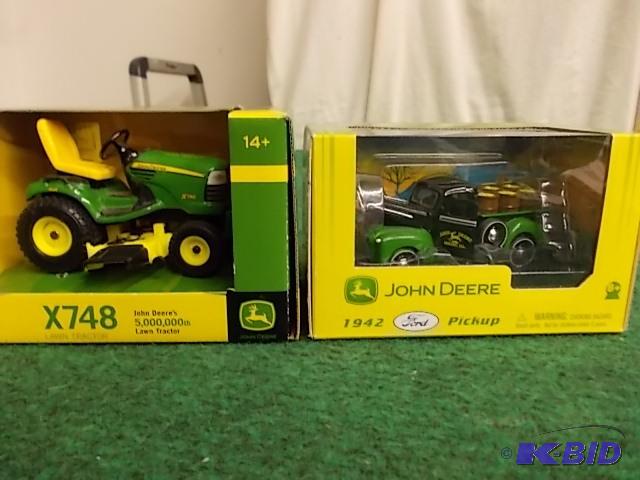 lot 98 image: Ertl 116 JD X748&nbspLawn Tractor & JD ...