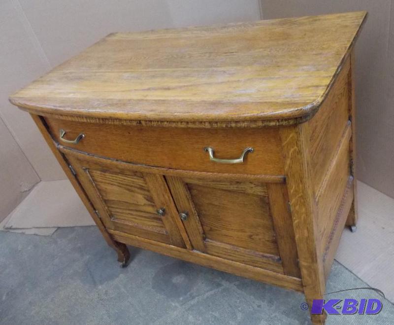 Commode (Cabinet)