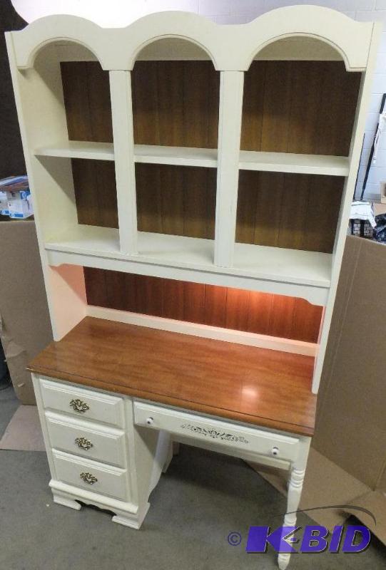 Desk w Bookshelf