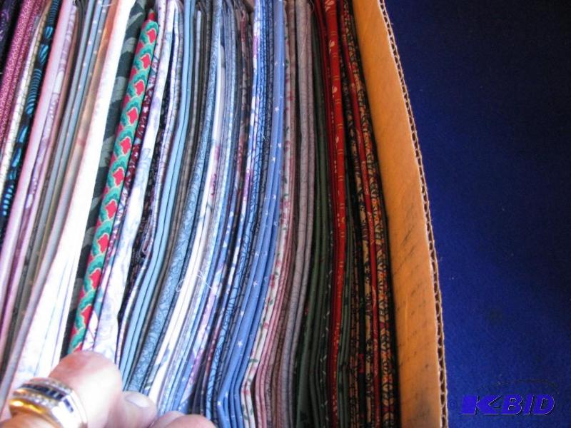 Approx. 100 smaller pieces of fabric for quil...