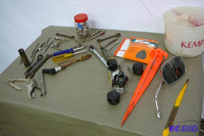 Lot of Miscellaneous&nbsptools, sand paper, ...