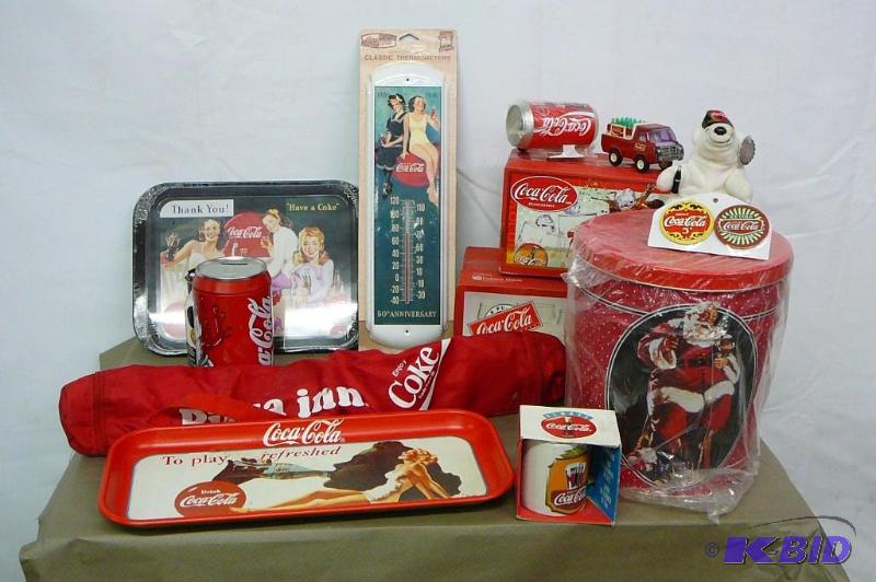 Lot of Coca Cola items glasses, popcorn tin, ...