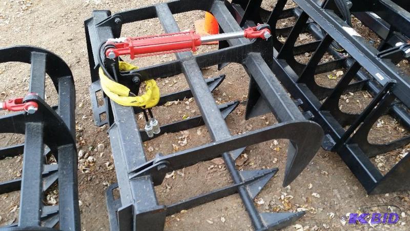 lot 24 image: Brand NEW Skidsteer Grapple.  48 wide.  Root style, complete with hoses and couplers