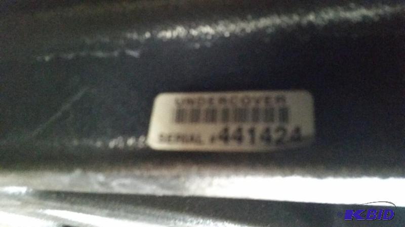 lot 31 image: Pick up truck hard cover.  Great shape, locking with key. fits 04- 07 chevy ext cab short box trucks
