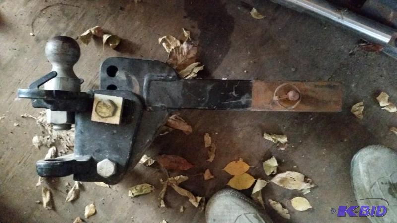 lot 33 image: Trailer Hitch.  Weight distributing hitch system by Reese. bars included.