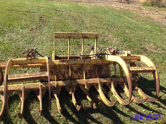 lot 4 image: 8.5 foot brush grapple  Root rake.  Extremely HD. Good shape. Rarely used. Bobcat, loader, dozer.