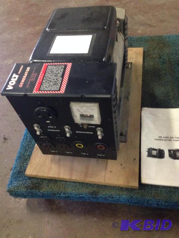 lot 2 image: Voltmaster Generator (no motor) Needs 25hp mo...