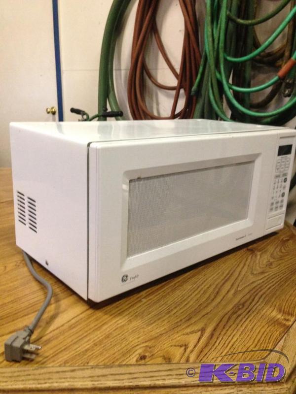 lot 46 image: GE Profile Microwave Spacemaker  Sensor Whi...