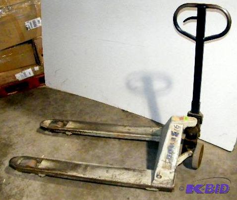 lot 25 image: Pallet Jack by Wesco, Minneapolis - One of th...