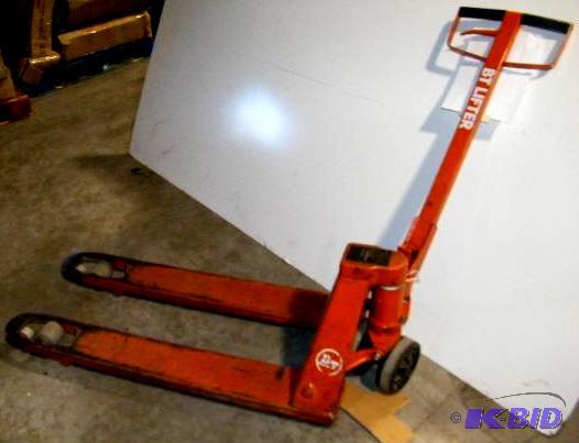 lot 26 image: BT Lifter Hand Pallet Jack - Model L2000U - 4...