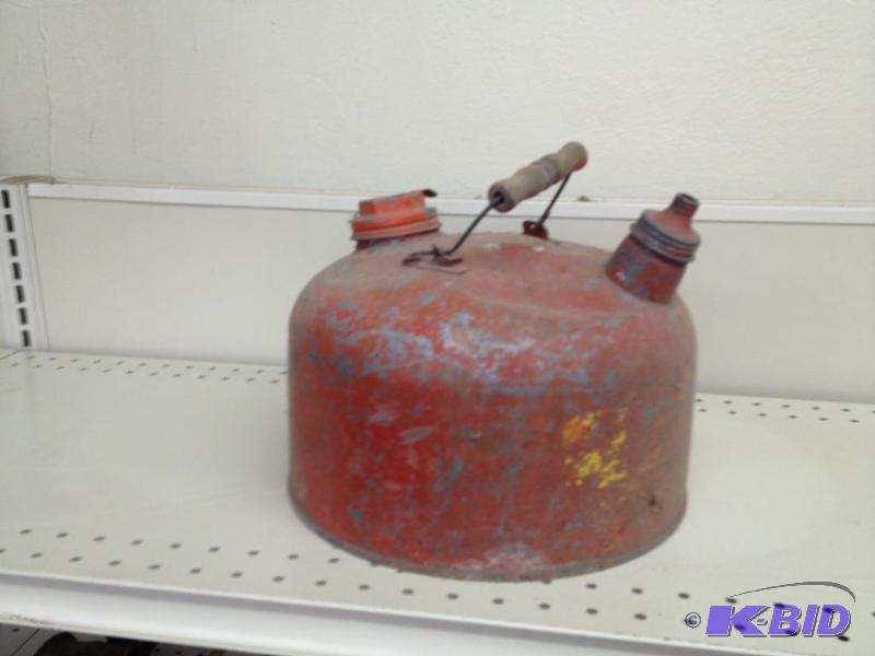 lot 104 image: Vintage Gas Can&nbsp...