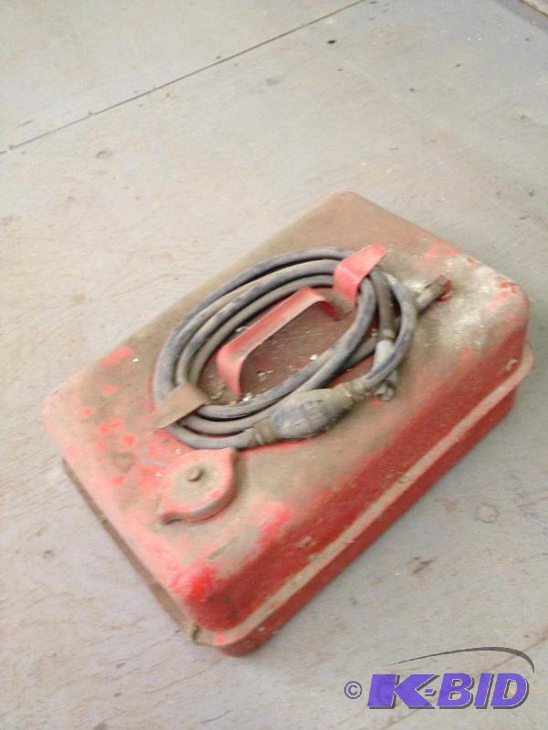 lot 105 image: 4 Gallon Boat Gas&nbspTank&nbsp...