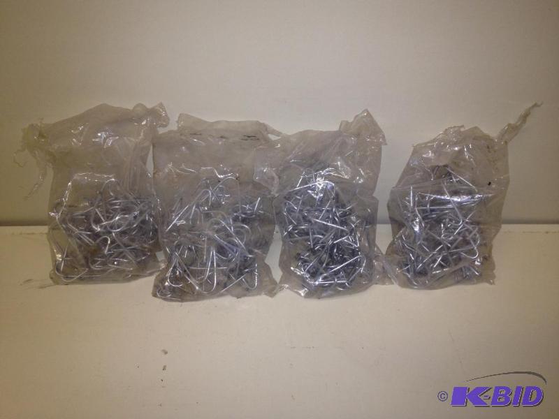 lot 124 image: 4 Bags Metal Clips&nbsp...