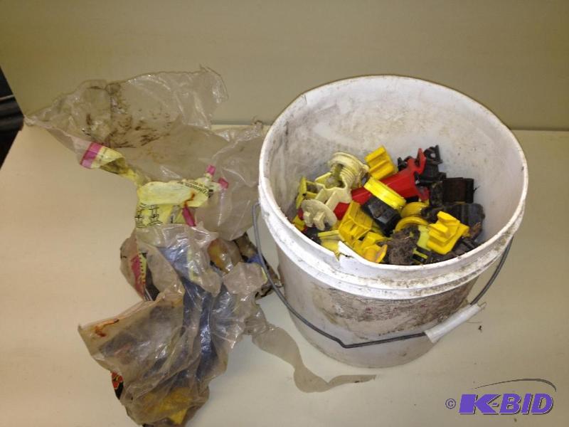 lot 125 image: Electric Fencing Parts&nbsp...