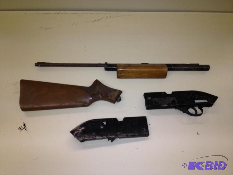 lot 137 image: BB Gun, missing screws...