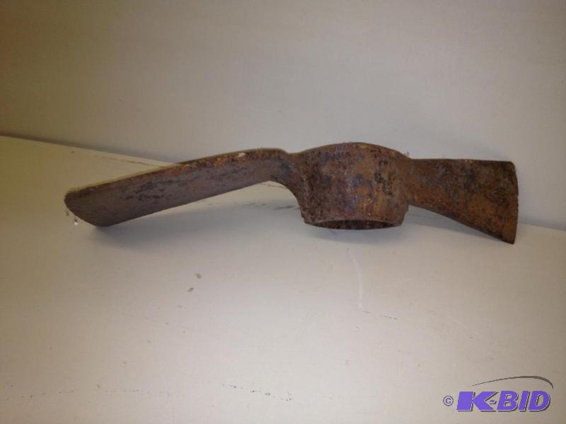 lot 139 image: Cutter Mattock...