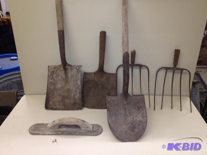 lot 142 image: Shovels  Forks, etc..&nbsp...