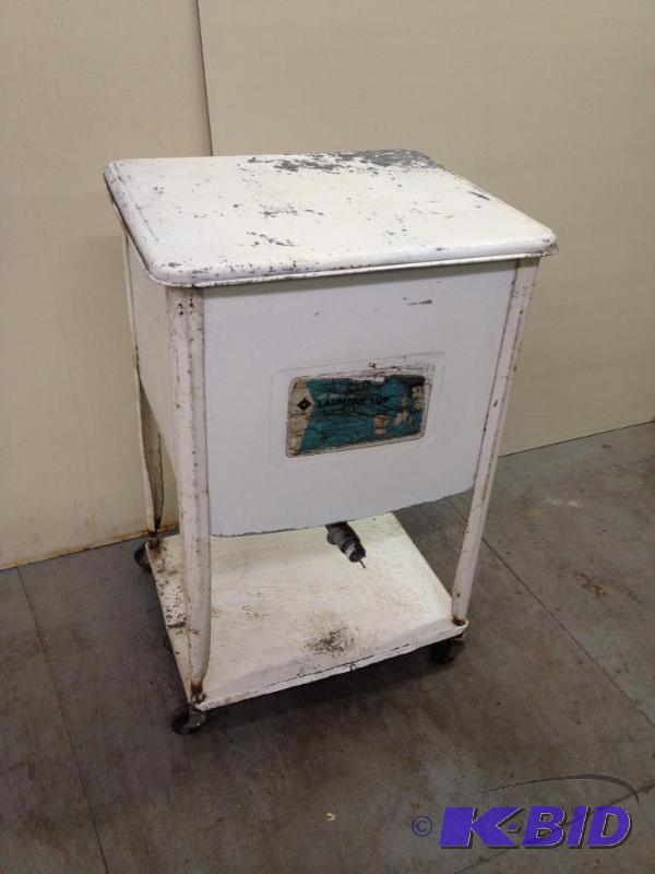 lot 15 image: Vintage Sears Laundry Tub...