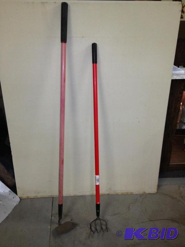 lot 164 image: Garden Hoe  Fork&nbsp...