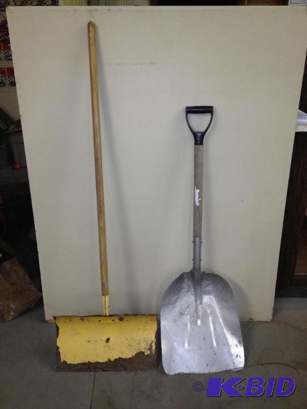 lot 166 image: Grain Shovel  Snow Shovel&nbsp...