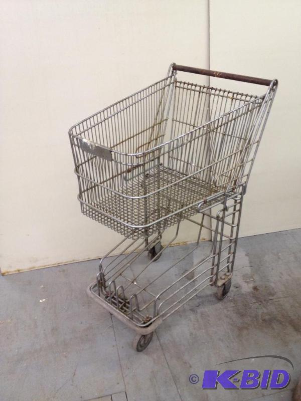 lot 17 image: Vintage Shopping Cart