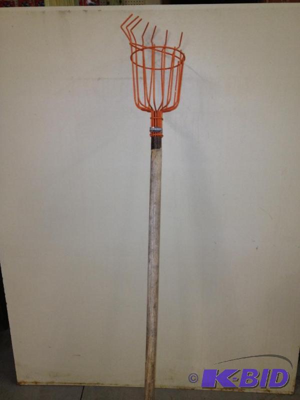 lot 172 image: Apple Picker&nbsp...