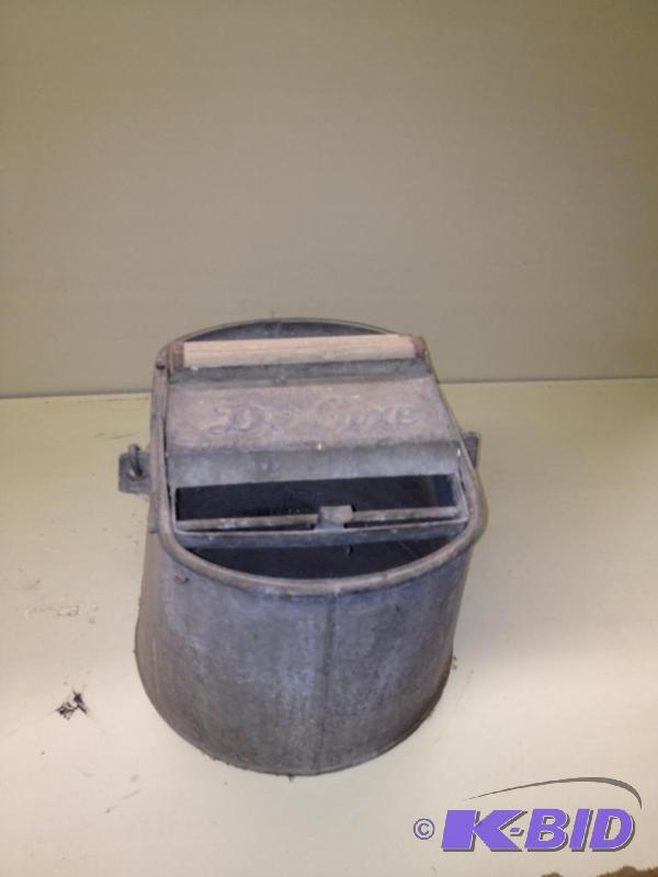 lot 174 image: Vintage Mop Bucket&nbsp...