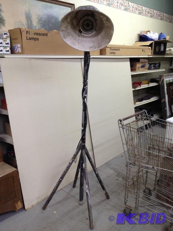 lot 20 image: Tall Garage  Shop Lamp&nbsp...