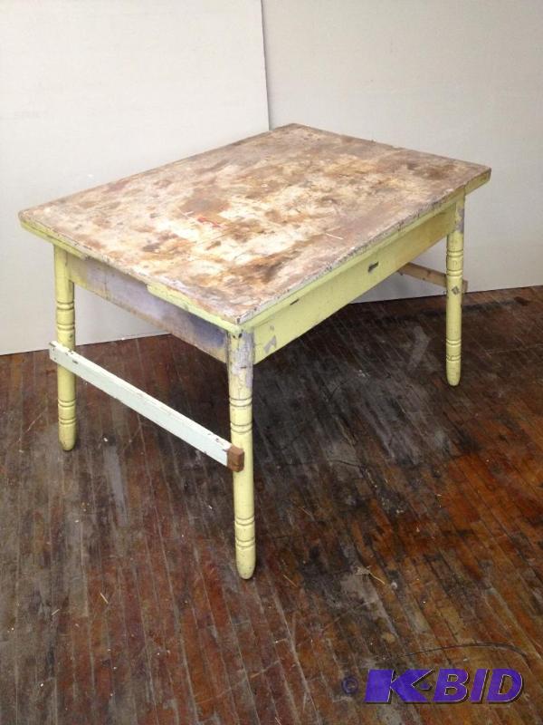 lot 25 image: Retro Kitchen Table, sturdy, has added braces...