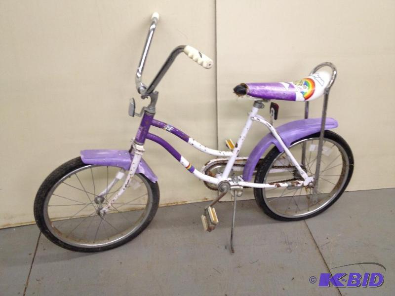 lot 38 image: Girls Banana Seat Bicycle&nbsp...