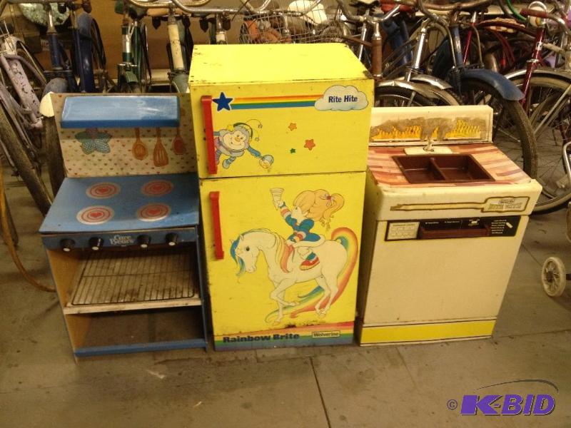 lot 44 image: Vintage Childrens&nbspKitchen Appliance Set...