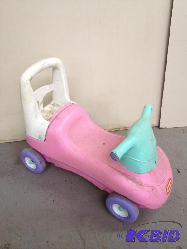 lot 47 image: Little Tikes Plastic Toy&nbsp...