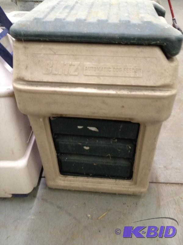 lot 54 image: BLITZ Automatic Dog Feeder&nbsp...