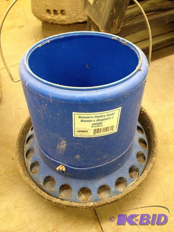 lot 56 image: Poultry Feeder with bottom rubber dish to kee...