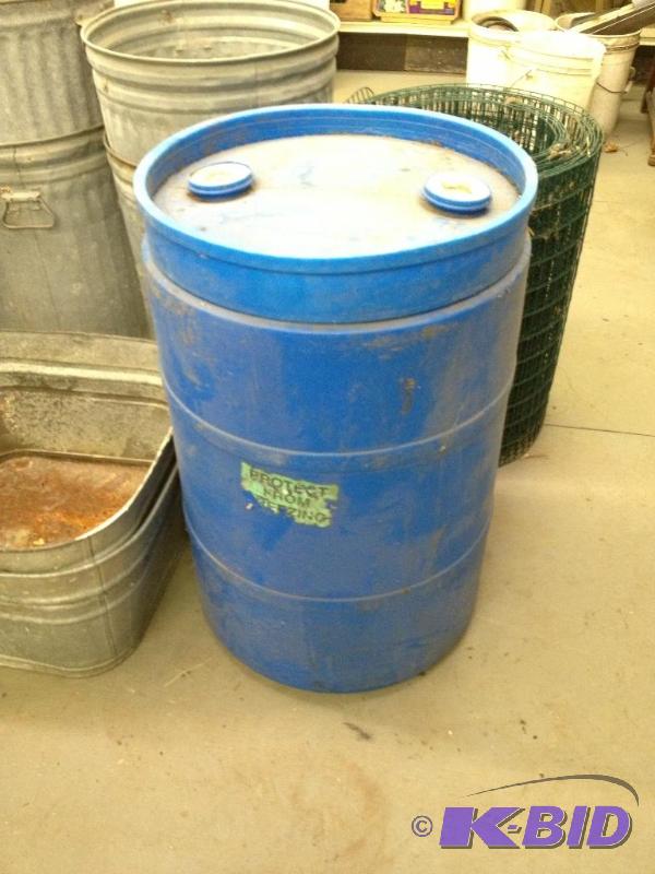 lot 71 image: 55 Gal Plastic Barrel&nbsp...