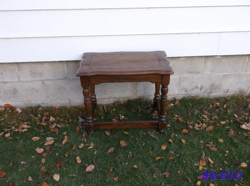lot 10 image: Oak end table measuring 16" W x 26"...