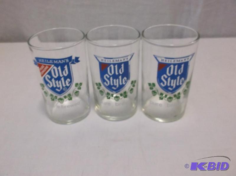 lot 20 image: Lot with 3 collectable Old Style beer glasses...