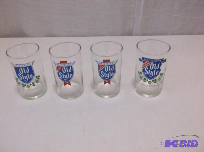 lot 21 image: Lot with 4 collectable Old Style beer glasses...