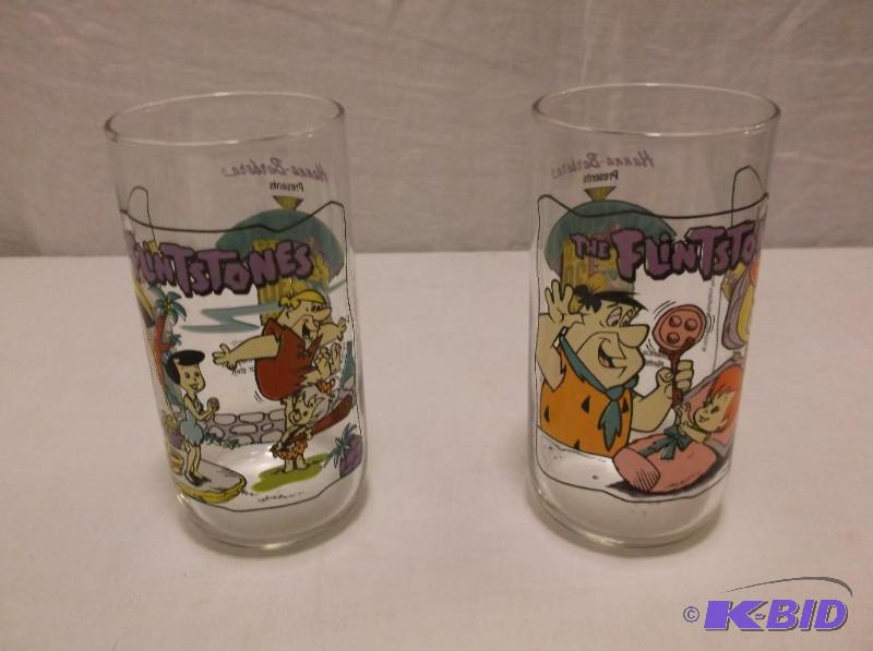 lot 30 image: 1963 Hardees collector glasses in great cond...