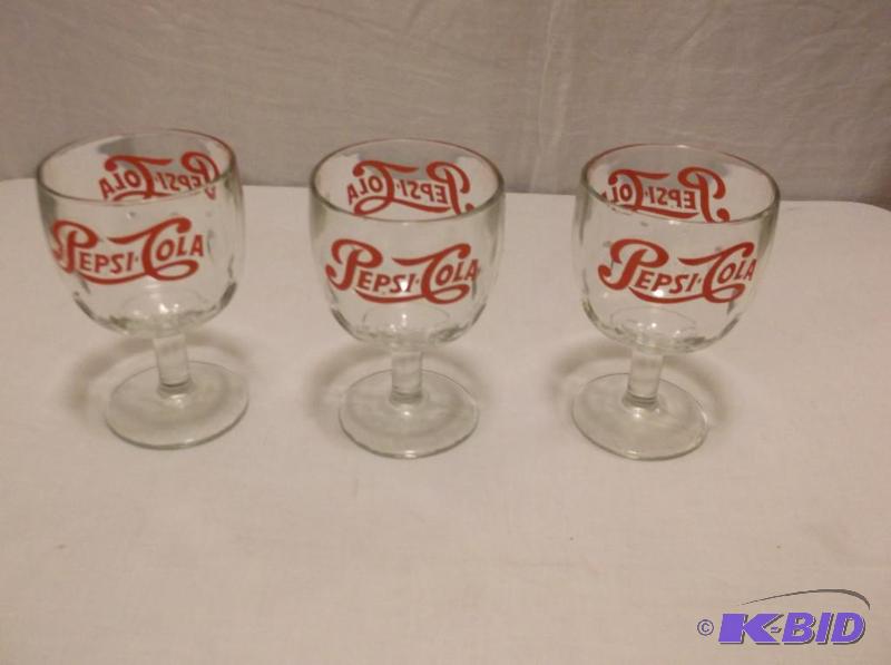 lot 32 image: Lot with 3 Pepsi - Cola glasses all in great ...