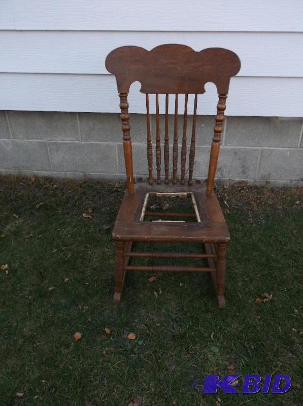 lot 36 image: Vintage oak rocking chair measuring 17 12&qu...