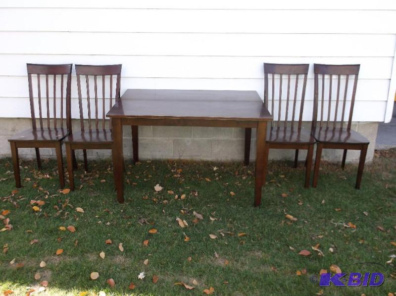 lot 4 image: Nice solid wood dinning table measuring 48&qu...