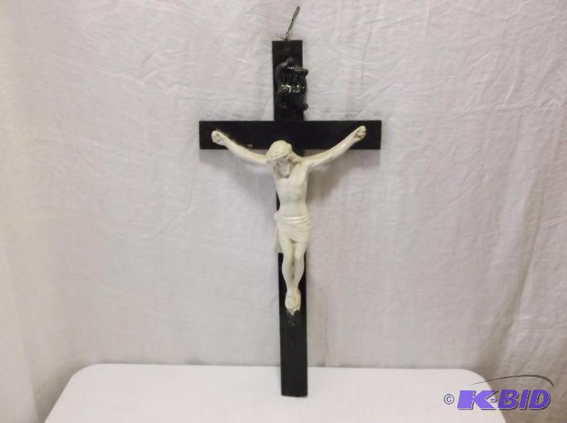 lot 49 image: Vintage wall hanging crucifix measuring 12&qu...