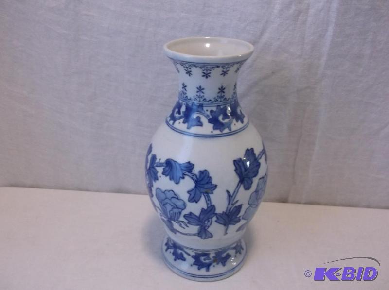 lot 53 image: Large beautiful vase measuring about 5" ...