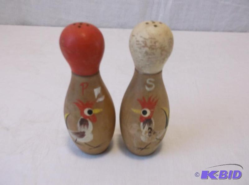 lot 59 image: Cute wooden salt & pepper set...