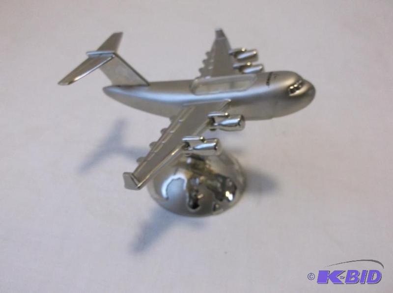 lot 67 image: Boeing 747 plane clock nice piece....